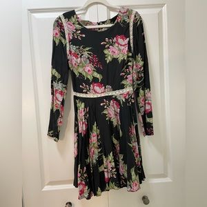 Vintage Look Pleated Long Sleeved Black and Floral Dress with Lace Accents s/m